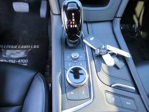 Used 2025 Cadillac XT6 Premium Luxury image 25