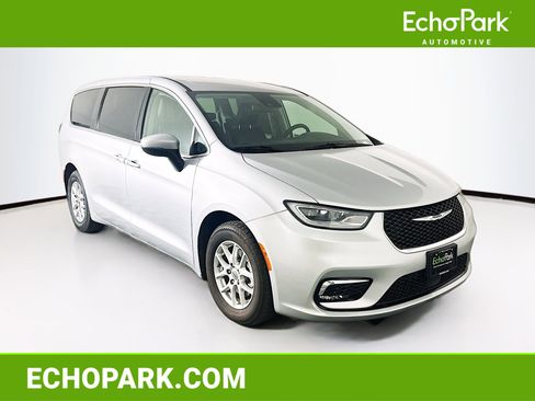 Used 2023 Chrysler Pacifica Touring-L image 1