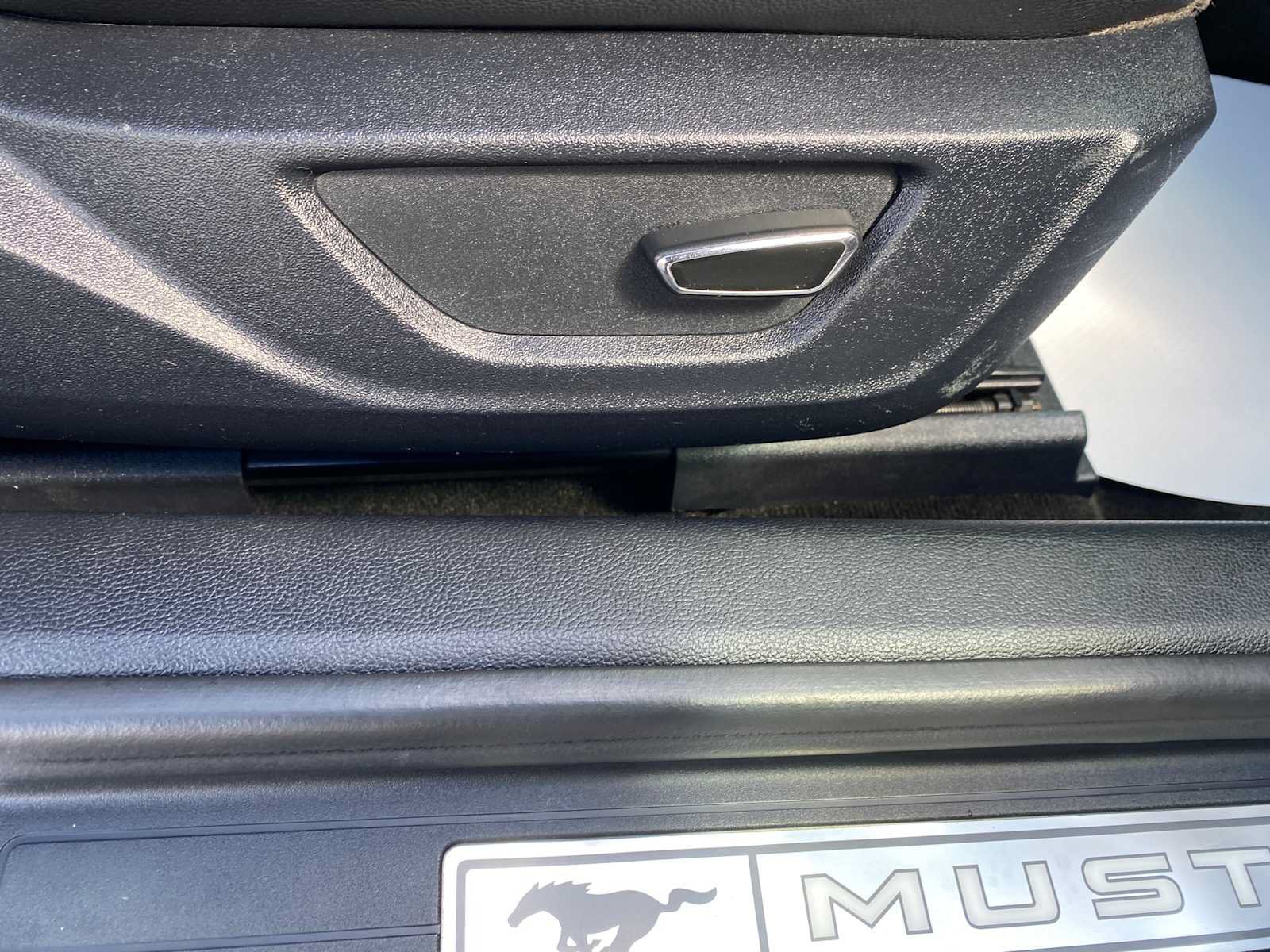 Used 2018 Ford Mustang GT Premium RWD image 29