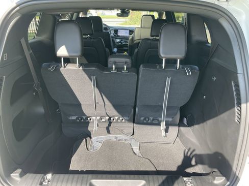 Used 2024 Chrysler Pacifica Touring-L w/ S Appearance Package image 40