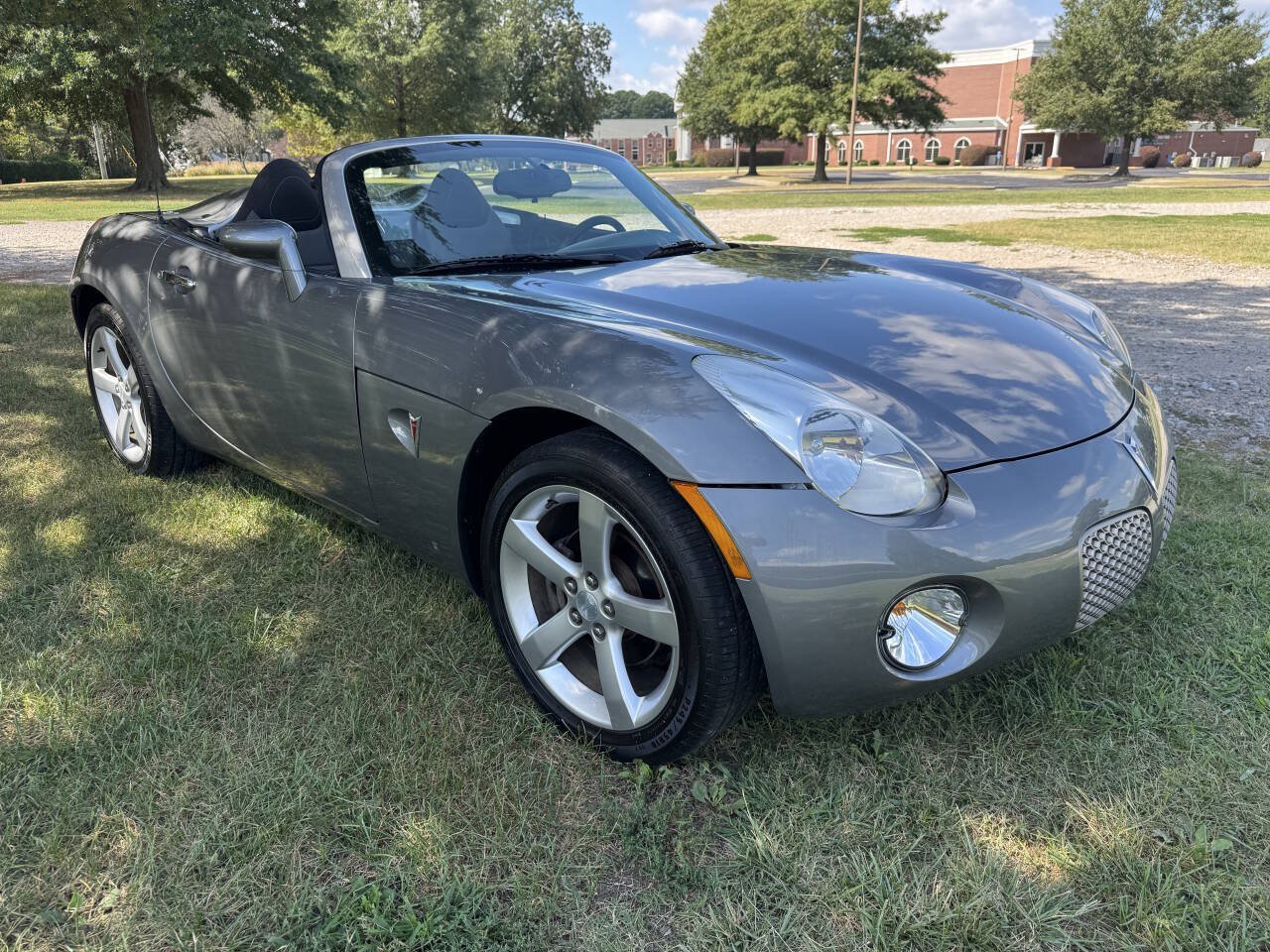 Used 2006 Pontiac Solstice Convertible w/ Power Package RWD image 4
