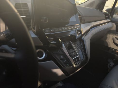 Used 2022 Honda Odyssey Touring image 9
