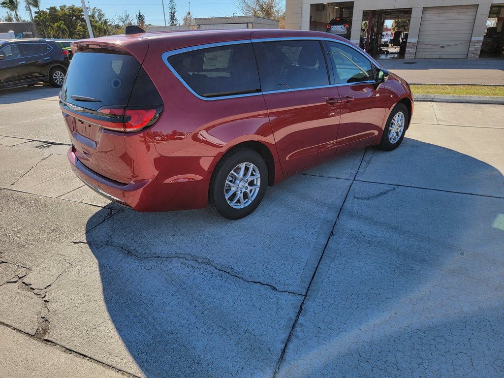New 2026 Chrysler Pacifica Select FWD image 4