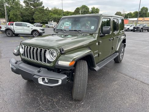 Used 2024 Jeep Wrangler Unlimited Sahara AWD/4WD image 3