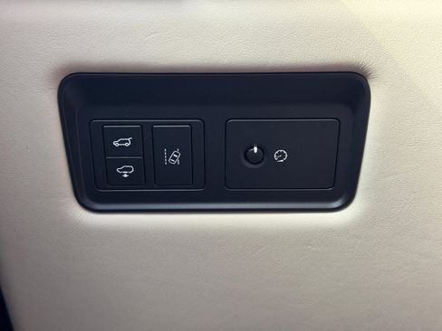 Used 2016 Land Rover Range Rover Long Wheelbase Autobiography image 22