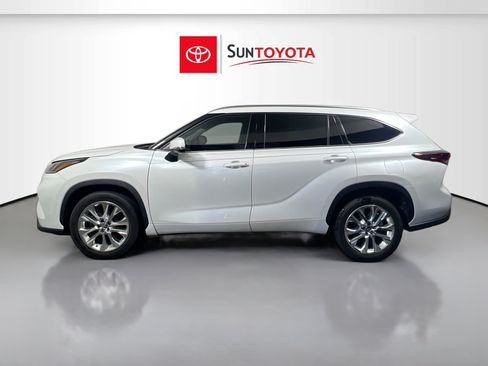 Used 2023 Toyota Highlander FWD image 30