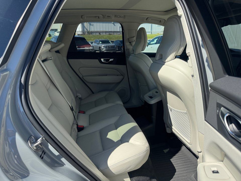 Used 2025 Volvo XC60 T8 Ultra w/ Protection Package Premier AWD/4WD image 29