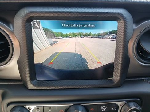 Used 2023 Jeep Gladiator Sport AWD/4WD image 43