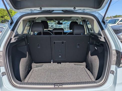 New 2026 Volkswagen Taos SE FWD image 13