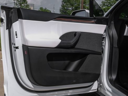 Used 2024 Tesla Model X AWD/4WD image 38