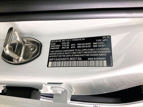 Used 2026 Porsche Macan AWD/4WD image 27