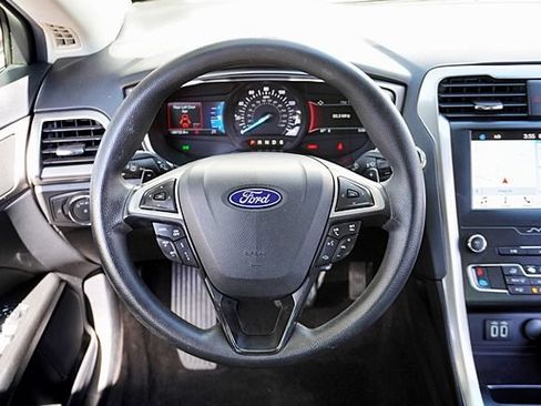 Used 2019 Ford Fusion SE FWD image 24
