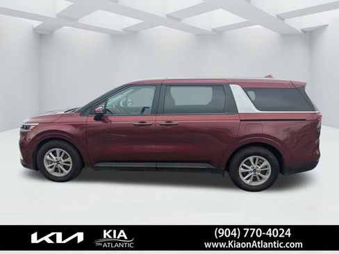 Used 2024 Kia Carnival LX FWD image 7