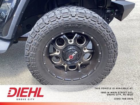 Used 2018 Jeep Wrangler Unlimited Sahara w/ Uconnect 4C Nav & Sound Group AWD/4WD image 6