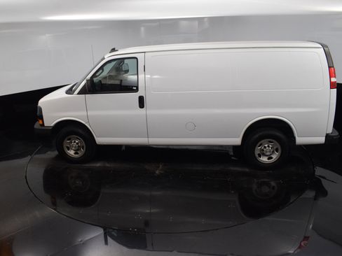 Used 2022 Chevrolet Express 2500 w/ Driver Convenience Package image 25