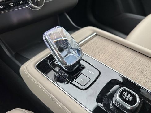 New 2026 Volvo XC90 T8 Plus image 14