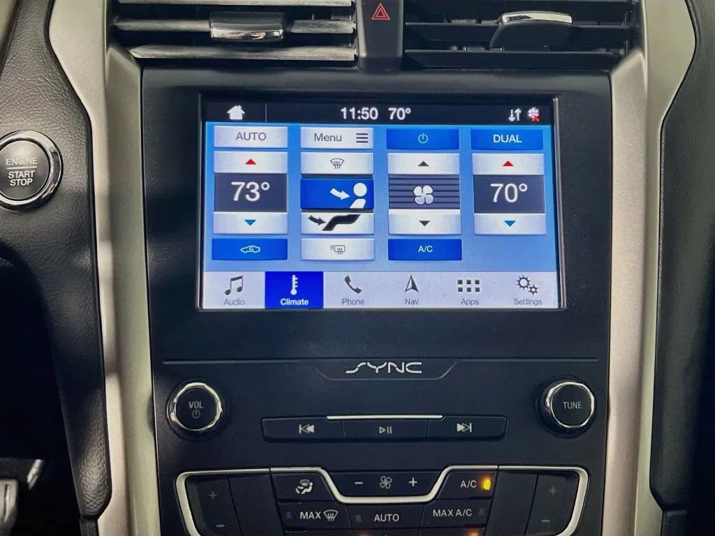 Used 2019 Ford Fusion SE FWD image 17
