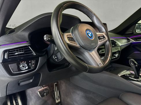 Used 2023 BMW 530e w/ M Sport Package image 22