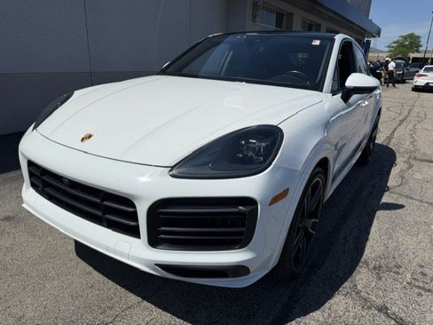 Used 2021 Porsche Cayenne GTS AWD/4WD image 2