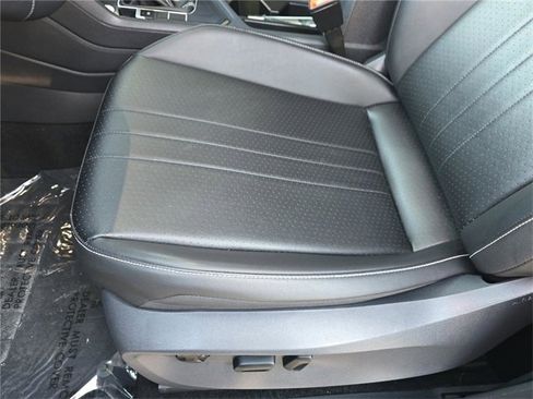 Used 2022 Volkswagen Tiguan SE image 15