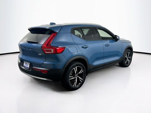 Used 2023 Volvo XC40 B5 Core w/ Convenience Package AWD/4WD image 5