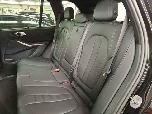 Used 2022 BMW X5 xDrive40i w/ M Sport Package AWD/4WD image 7