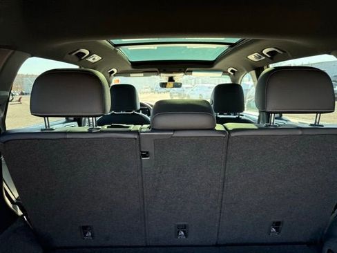 Certified 2022 Volkswagen Tiguan SE R-Line image 8