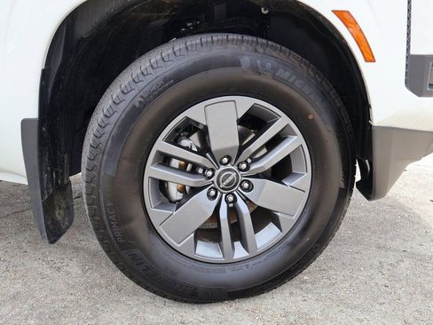 Certified 2025 Nissan Frontier SV image 25