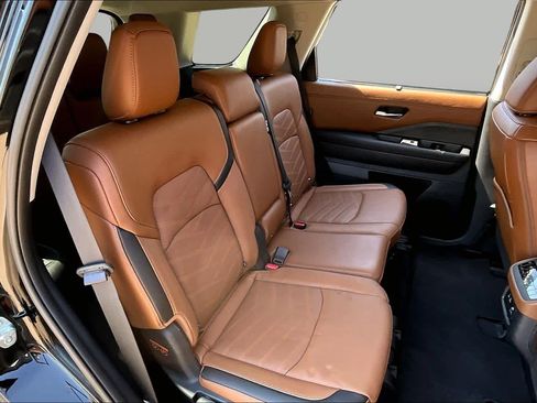 Certified 2025 Nissan Pathfinder Platinum w/ Cargo Package FWD image 19