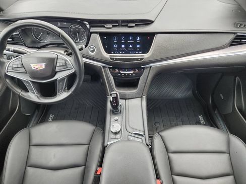Used 2023 Cadillac XT5 Luxury FWD image 2