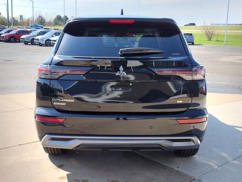 New 2026 Mitsubishi Outlander SE image 18