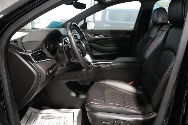 Used 2024 Buick Enclave Avenir w/ Avenir Technology Package AWD/4WD image 18