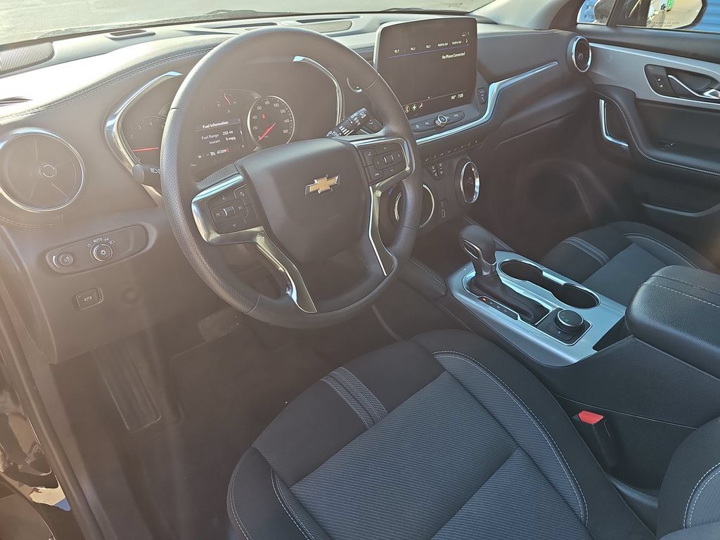 Used 2025 Chevrolet Blazer LT FWD image 15