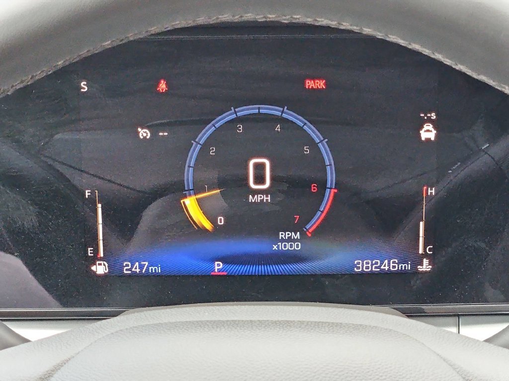 Used 2025 Chevrolet Trax LT w/ LT Convenience Package FWD image 16