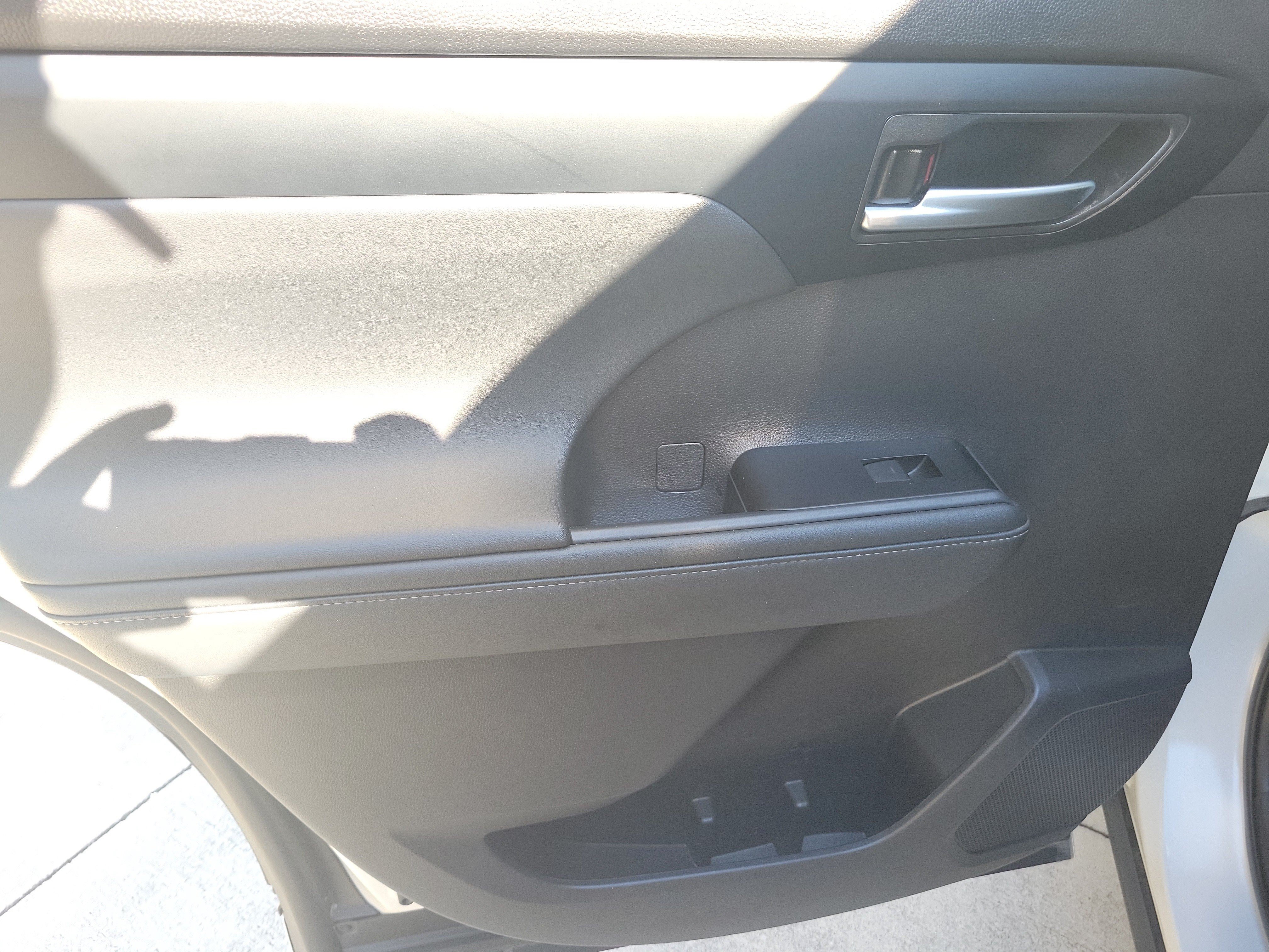 Used 2025 Toyota Highlander XLE FWD image 13