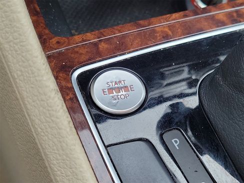 Used 2012 Volkswagen Passat 3.6 SEL Premium image 20