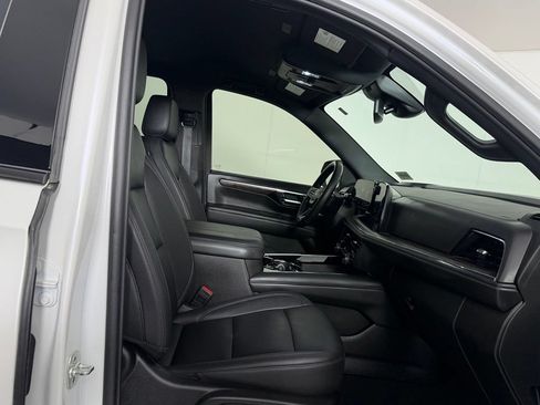 Used 2025 Chevrolet Suburban Z71 AWD/4WD image 32