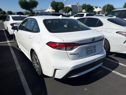 Certified 2022 Toyota Corolla LE FWD image 5