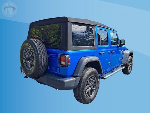 Used 2024 Jeep Wrangler Unlimited Sport AWD/4WD image 12