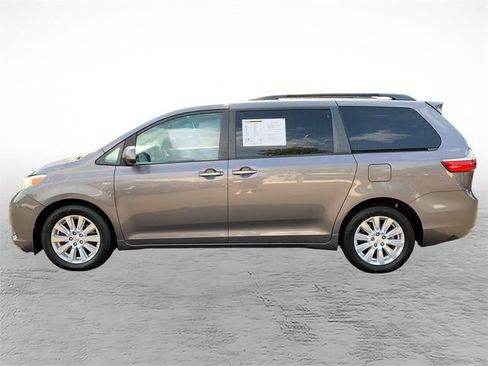 Used 2017 Toyota Sienna XLE Premium AWD/4WD image 6