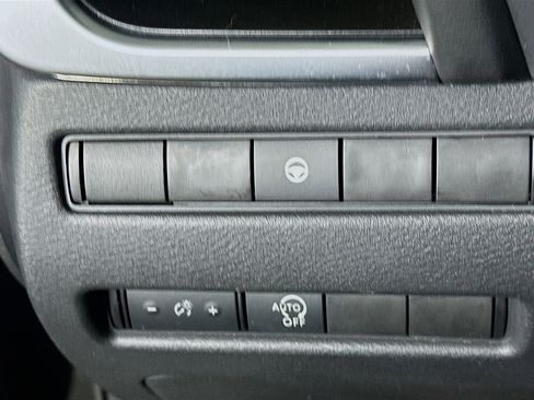 Used 2023 Nissan Rogue SV image 16