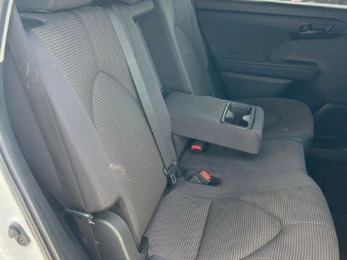 Used 2024 Toyota Highlander LE image 16