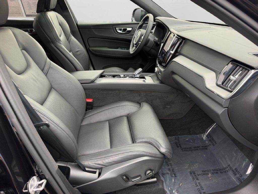 Certified 2024 Volvo XC60 T8 Ultimate AWD/4WD image 8
