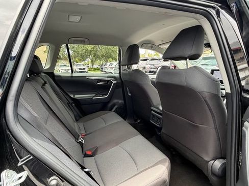 Used 2025 Toyota RAV4 XLE FWD image 17