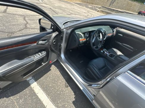Used 2014 Chrysler 300 w/ Driver Convenience Group RWD image 11