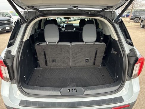 Used 2025 Ford Explorer Active AWD/4WD image 39