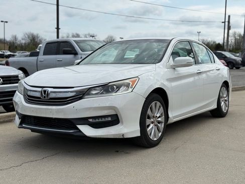 Used 2017 Honda Accord EX image 2