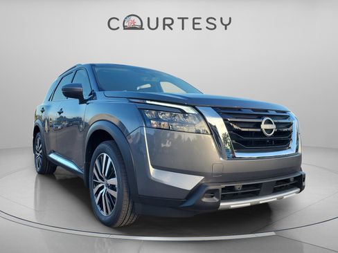 New 2025 Nissan Pathfinder Platinum image 5