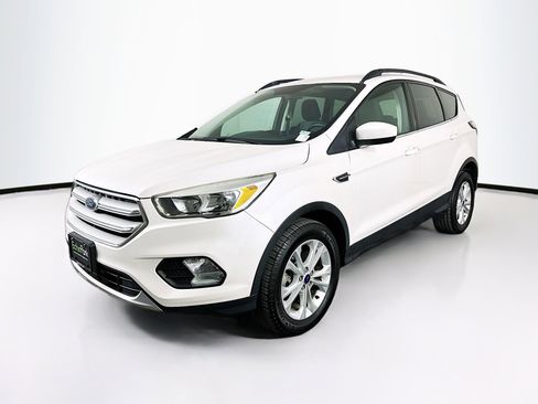 Used 2018 Ford Escape SE image 3