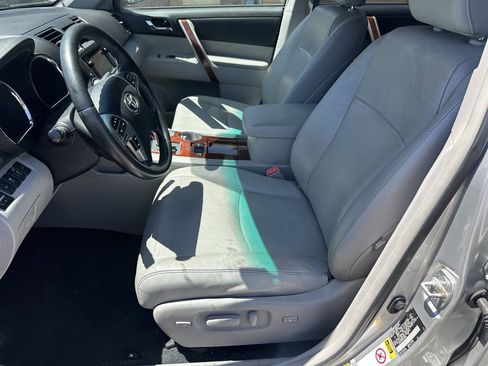 Used 2013 Toyota Highlander Limited AWD/4WD image 20